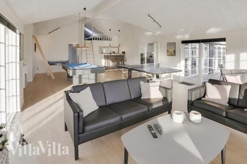 Luksushus 415 til 26 personer byder på et stort aktivitetsrum med bl.a. billard og dart