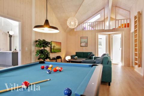 Luksushus 410 til 20 personer byder på et stort aktivitetsrum med bl.a. billard og dart