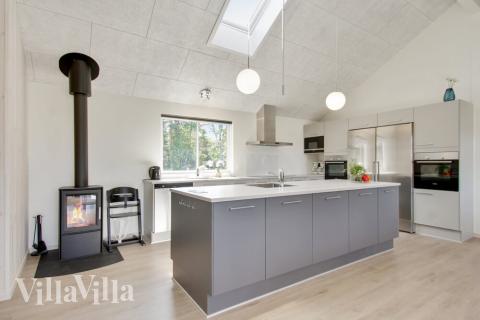 Køkkenet i luksushus nr. 410 er udstyrret, så I let kan lave mad til 20 personer.