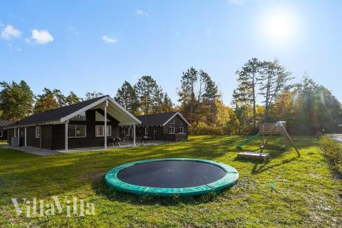 Flot sommerhus nr. 410 med god plads til op til 20 personer