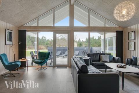 Opholdsrum med plads til 18 i luksushus nr. 409.