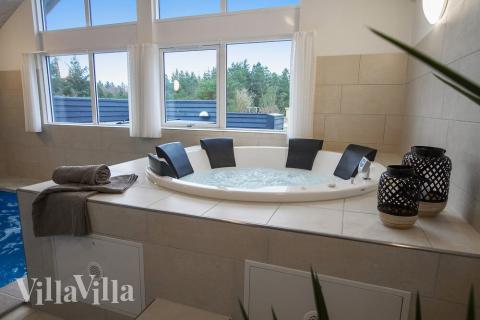 Nyd varmen i spaen i luksushus nr. 409 i Vestjylland