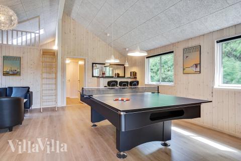 Aktivitetsrum i luksushus nr. 416 med 6 soveværelser og plads til 16 personer.