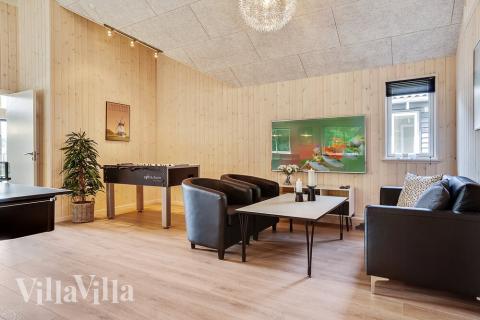 Luksushus 416 til 16 personer byder på et stort aktivitetsrum med bl.a. billard og dart