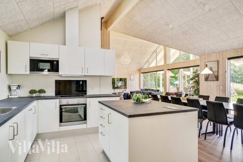 Køkkenet i luksushus nr. 416 er udstyrret, så I let kan lave mad til 16 personer.