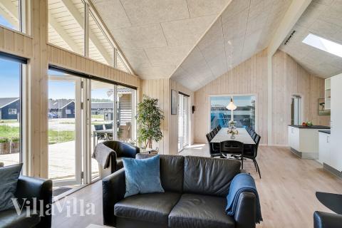 Det store lyse opholdrum i luksushus nr. 416 til 16.