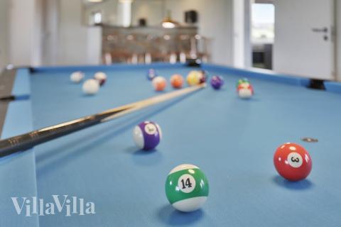 Aktivitetsrum i luksushus nr. 403 med 9 soveværelser og plads til 24 personer.