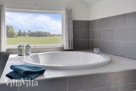 Nyd varmen i spaen i luksushus nr. 403 i Lolland/Falster/Møn