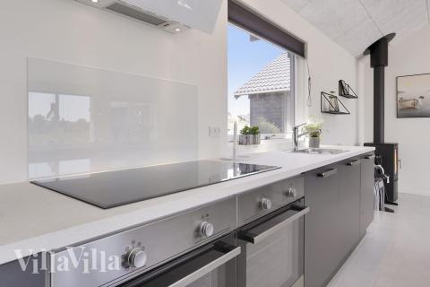 Køkkenet i luksushus nr. 403 er godt indrettet.