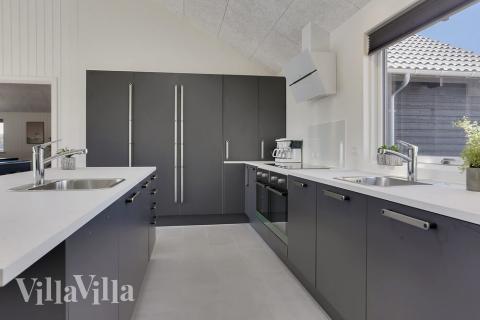 Køkkenet i luksushus nr. 403 er udstyrret, så I let kan lave mad til 24 personer.