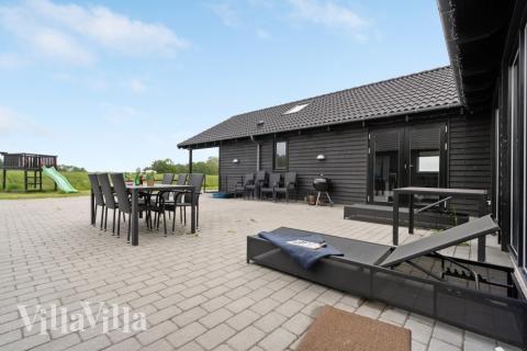 Nyd en grillaften på terrassen i luksushus nr. 403 i Lolland/Falster/Møn