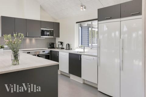 Køkkenet i luksushus nr. 413 er udstyrret, så I let kan lave mad til 20 personer.