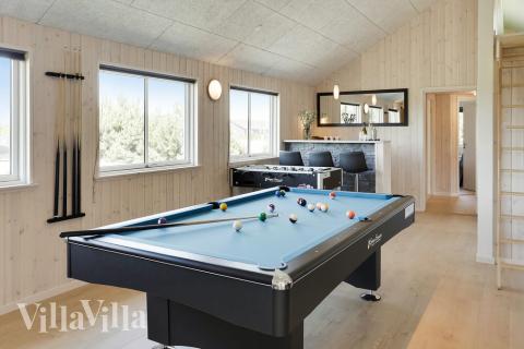 Dyst i sommerhusets aktivitetsrum, når I besøger luksushus nr. 413 i Lolland/Falster/Møn.