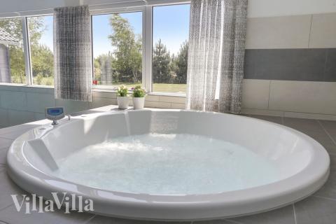 Nyd varmen i spaen i luksushus nr. 413 i Lolland/Falster/Møn