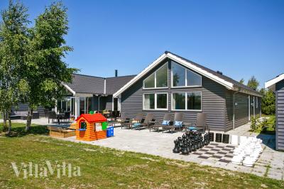 Dette skønne poolhus nr. 413 med plads til 20 personer ligger i Lolland/Falster/Møn
