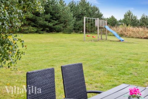 Ud over de mange timer, man kan bruge i husets pool-afdeling, så byder luksushus 413 også på mange udendørs aktiviteter