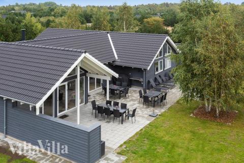 Flot sommerhus nr. 413 med god plads til op til 20 personer