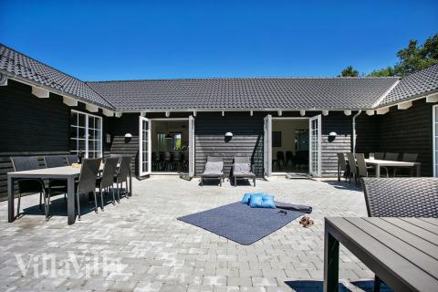 Luksushus nr. 419 har en dejlig terrasse med gode havemøbler til 24 personer.