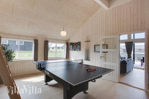 Luksushus 418 til 14 personer byder på et stort aktivitetsrum med bl.a. billard og dart