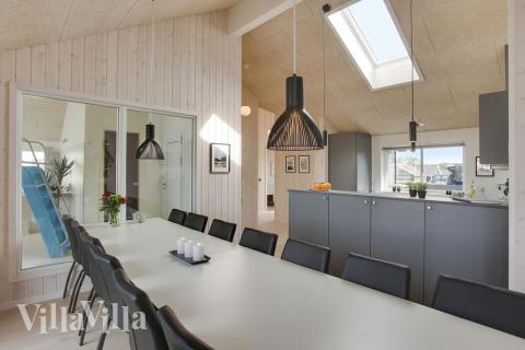 Køkkenet i luksushus nr. 418 er udstyrret, så I let kan lave mad til 14 personer.