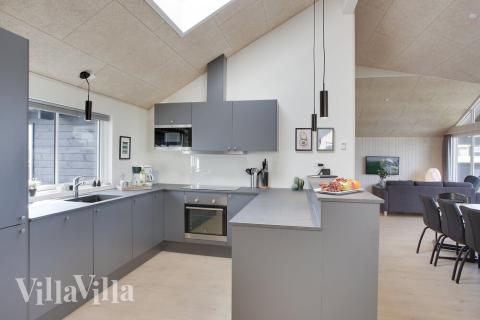 Køkkenet i luksushus nr. 418 er godt indrettet.