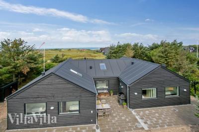 Dette skønne poolhus nr. 411 med plads til 14 personer ligger i Nordjylland