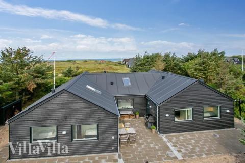 Dette skønne poolhus nr. 411 med plads til 14 personer ligger i Nordjylland