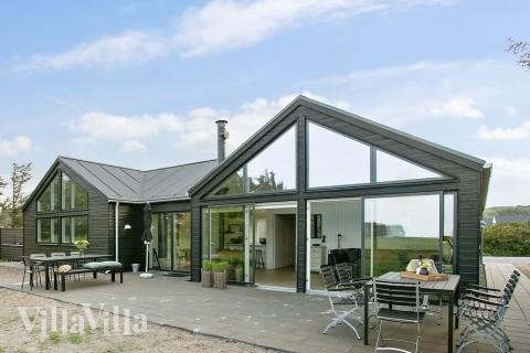 Flot sommerhus nr. 411 med god plads til op til 14 personer