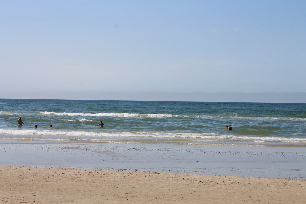 Stranden nær luksushus nr. 411 i Nordjylland indbyder til en gåtur.