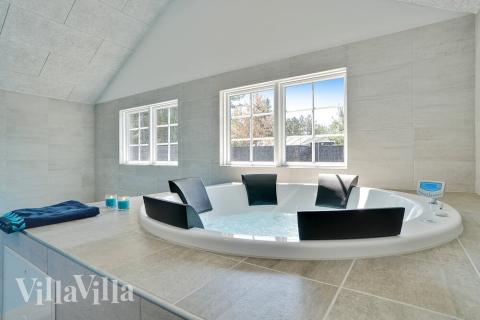 Nyd varmen i spaen i luksushus nr. 412 i Vestjylland