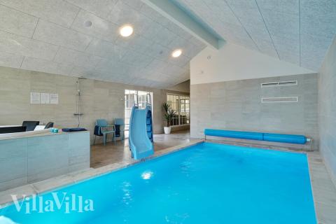 Den lækre pool i luksushuse nr. 412 til 24 personer