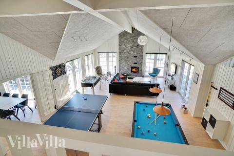 Luksushus 412 til 24 personer byder på et stort aktivitetsrum med bl.a. billard og dart