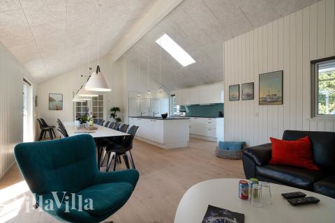 Det store lyse opholdrum i luksushus nr. 412 til 24.