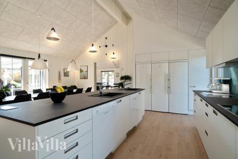 Køkkenet i luksushus nr. 412 er godt indrettet.