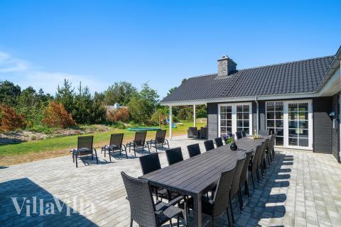 Luksushus nr. 412 har en dejlig terrasse med gode havemøbler til 24 personer.