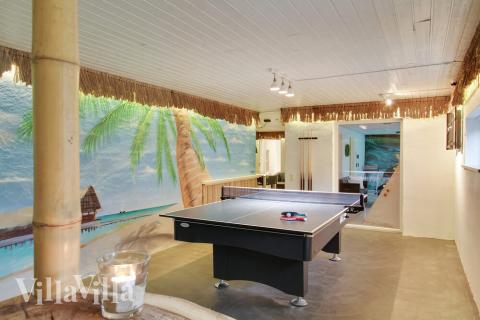 Aktivitetsrum i luksushus nr. 423 med 8 soveværelser og plads til 28 personer.