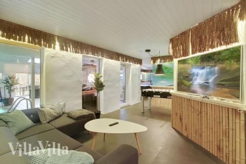 Dyst i sommerhusets aktivitetsrum, når I besøger luksushus nr. 423 i Østjylland.