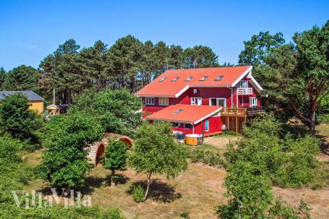 Dette skønne poolhus nr. 423 med plads til 28 personer ligger i Østjylland