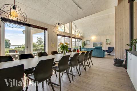 Det store lyse opholdrum i luksushus nr. 421 til 16.