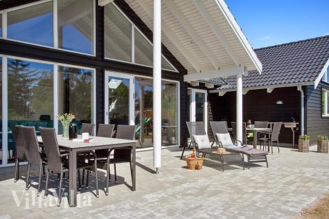 Nyd en grillaften på terrassen i luksushus nr. 421 i Østjylland