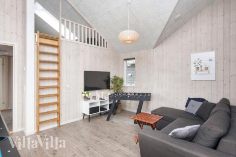 Luksushus 421 til 16 personer byder på et stort aktivitetsrum med bl.a. billard og dart