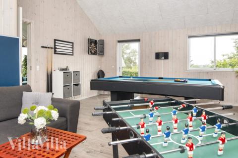 Dyst i sommerhusets aktivitetsrum, når I besøger luksushus nr. 421 i Østjylland.