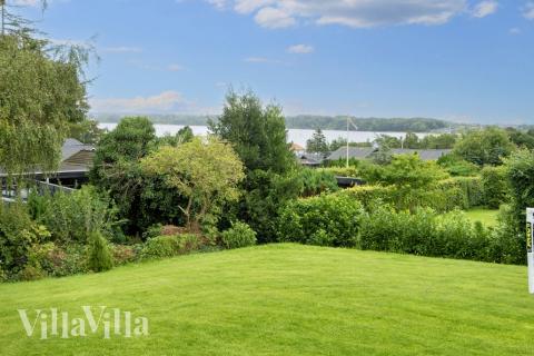 Flot sommerhus nr. 421 med god plads til op til 16 personer