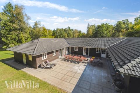 Flot sommerhus nr. 414 med god plads til op til 22 personer