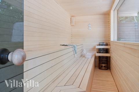 Nyd varmen i saunaen i luksushus nr. 414 til 22 personer