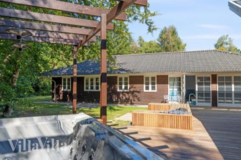 Der er spabad og 11 soveværelser i luksushus nr. 414.