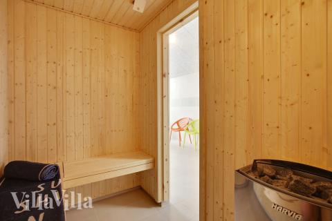 Nyd varmen i saunaen i luksushus nr. 430 til 30 personer