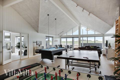 Ud over de mange timer, man kan bruge i husets pool-afdeling, så byder luksushus 430 også på billard/bordtennis og dart