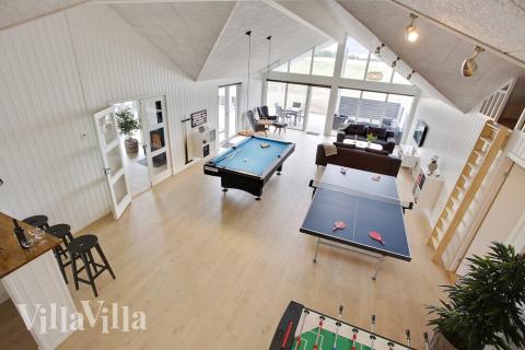 Aktivitetsrum i luksushus nr. 430 med 12 soveværelser og plads til 30 personer.