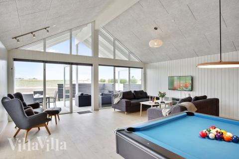 Luksushus 430 til 30 personer byder på et stort aktivitetsrum med bl.a. billard og dart